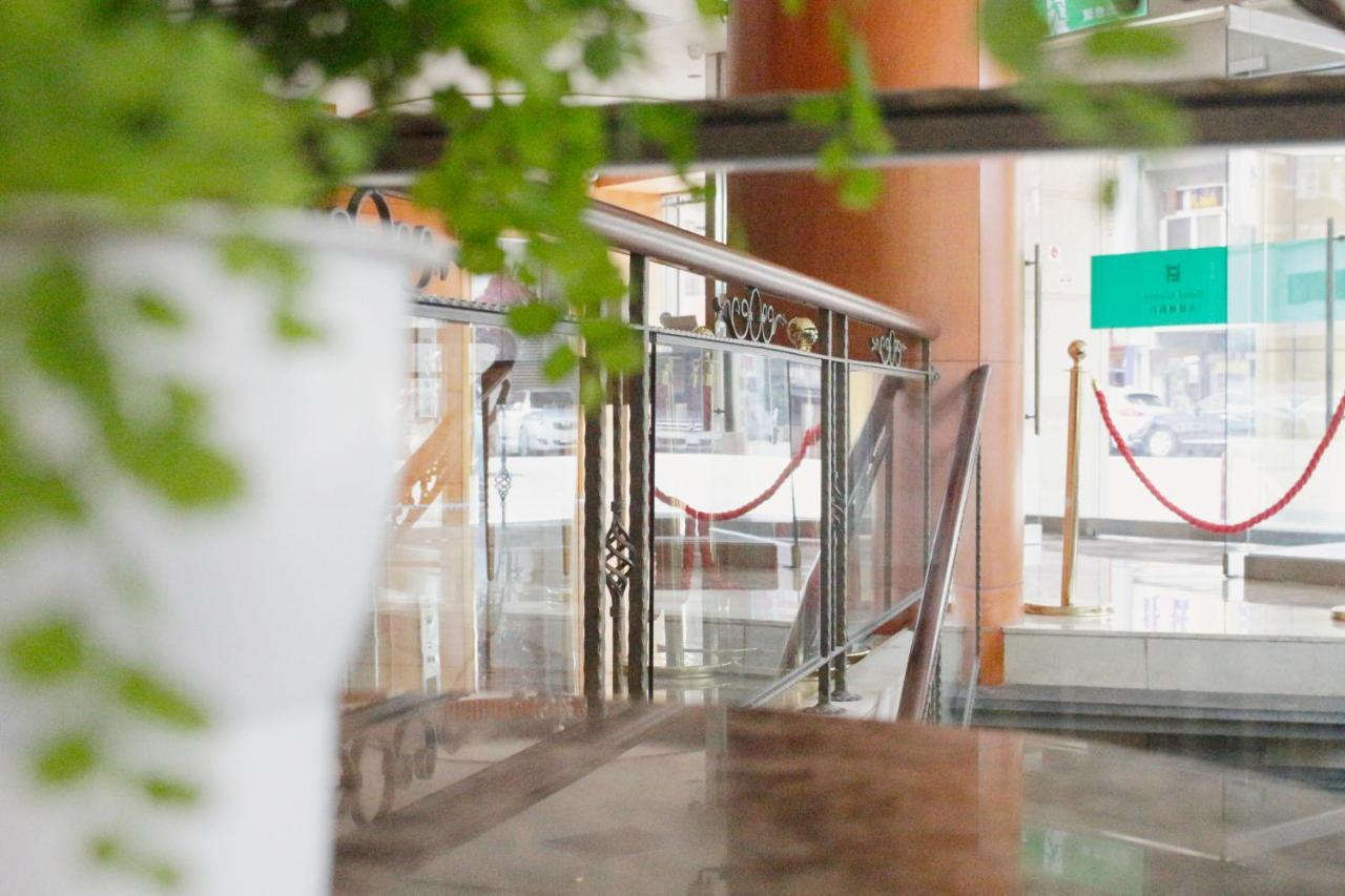 Hotel Avenue Sin-ču Exteriér fotografie